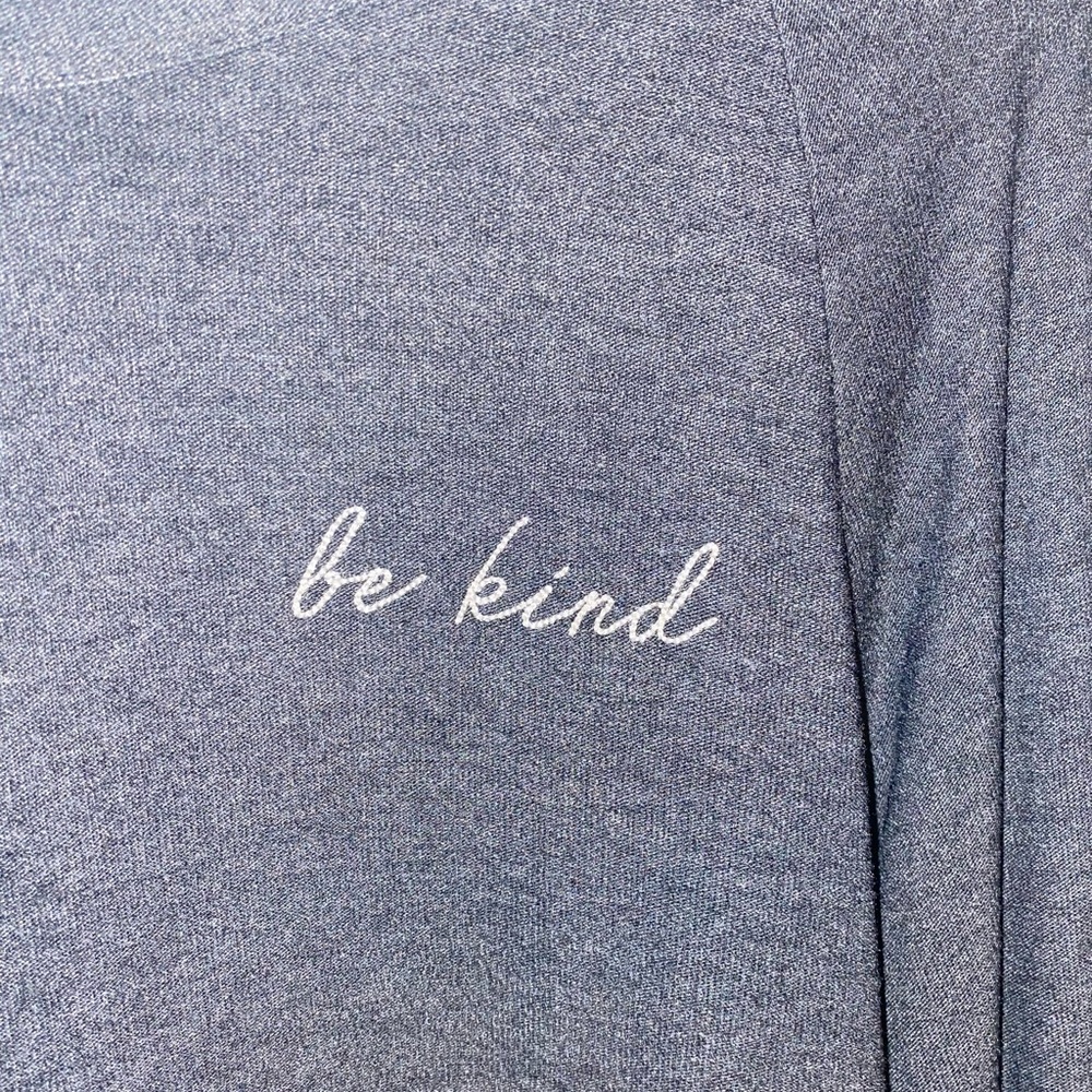 good hYOUman med. grey “be kind” pullover sweater